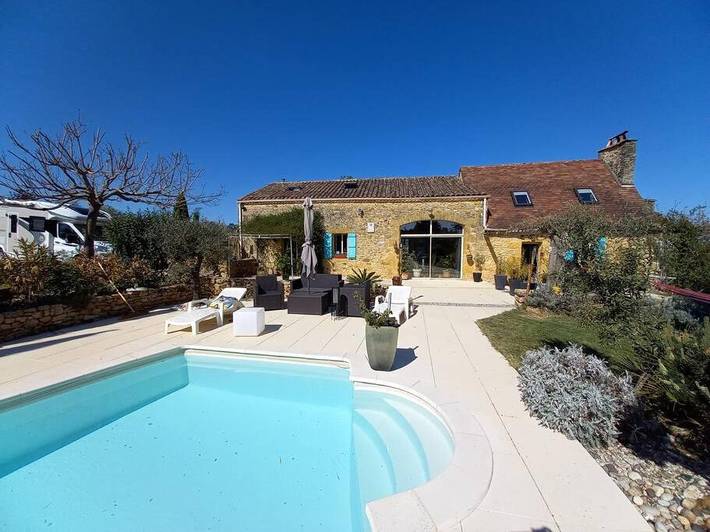 Location de vacances pour 2 personnes, avec jardin ainsi que piscine et terrasse, animaux acceptés à Lolme - 2