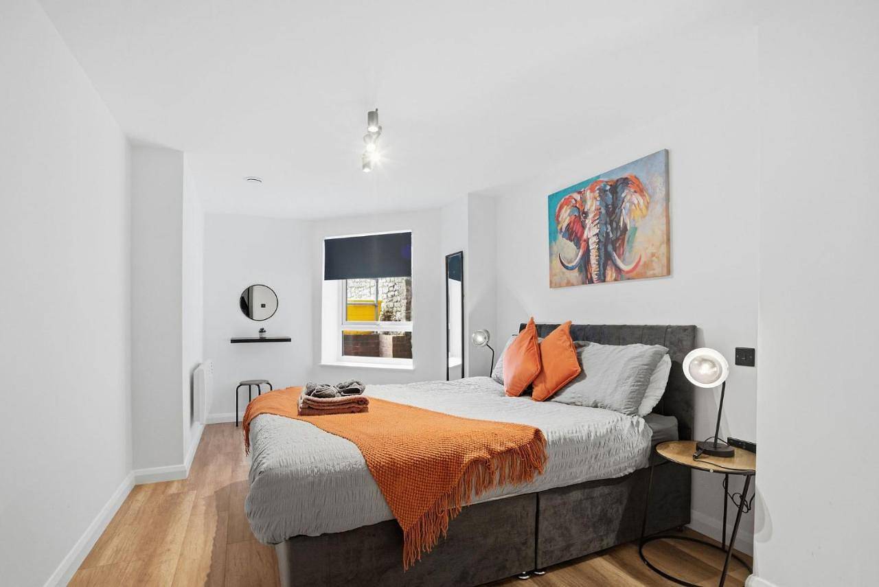 Entire apartment, Two-Bedroom Apartment in Swindon, North Wessex Downs