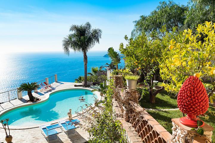 Villa con piscina per 8 persone, con terrazza e giardino in Provincia di Messina