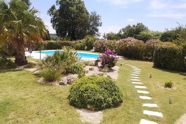 Location de vacances pour 6 personnes, avec Terrasse et Jardin à Saint-Geniès-de-Fontedit