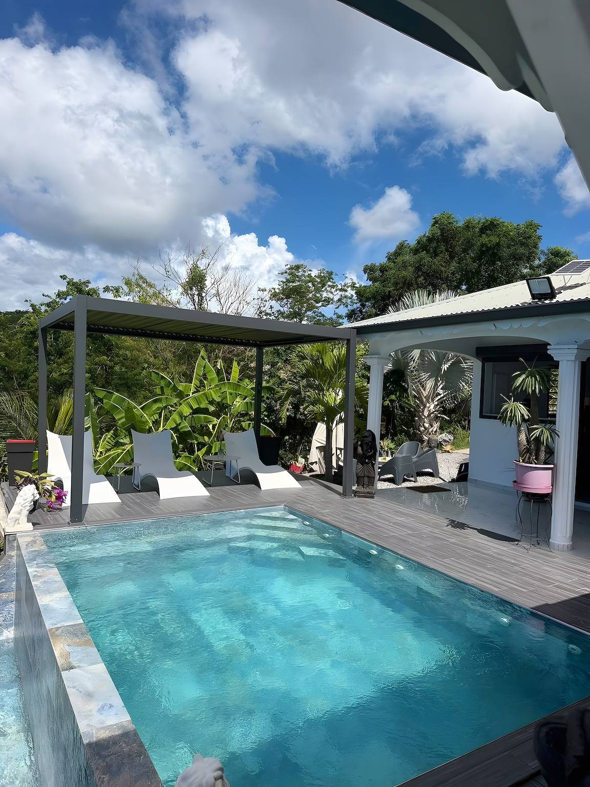 Villa 'Zion' con vista mare, Wi-Fi e aria condizionata in Plage de Ferry, Deshaies