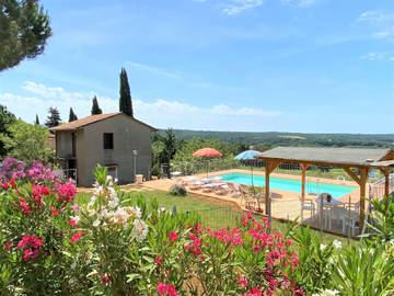 Ferienwohnung für 10 Personen, mit Terrasse und Ausblick sowie Garten, mit Haustier in Riparbella