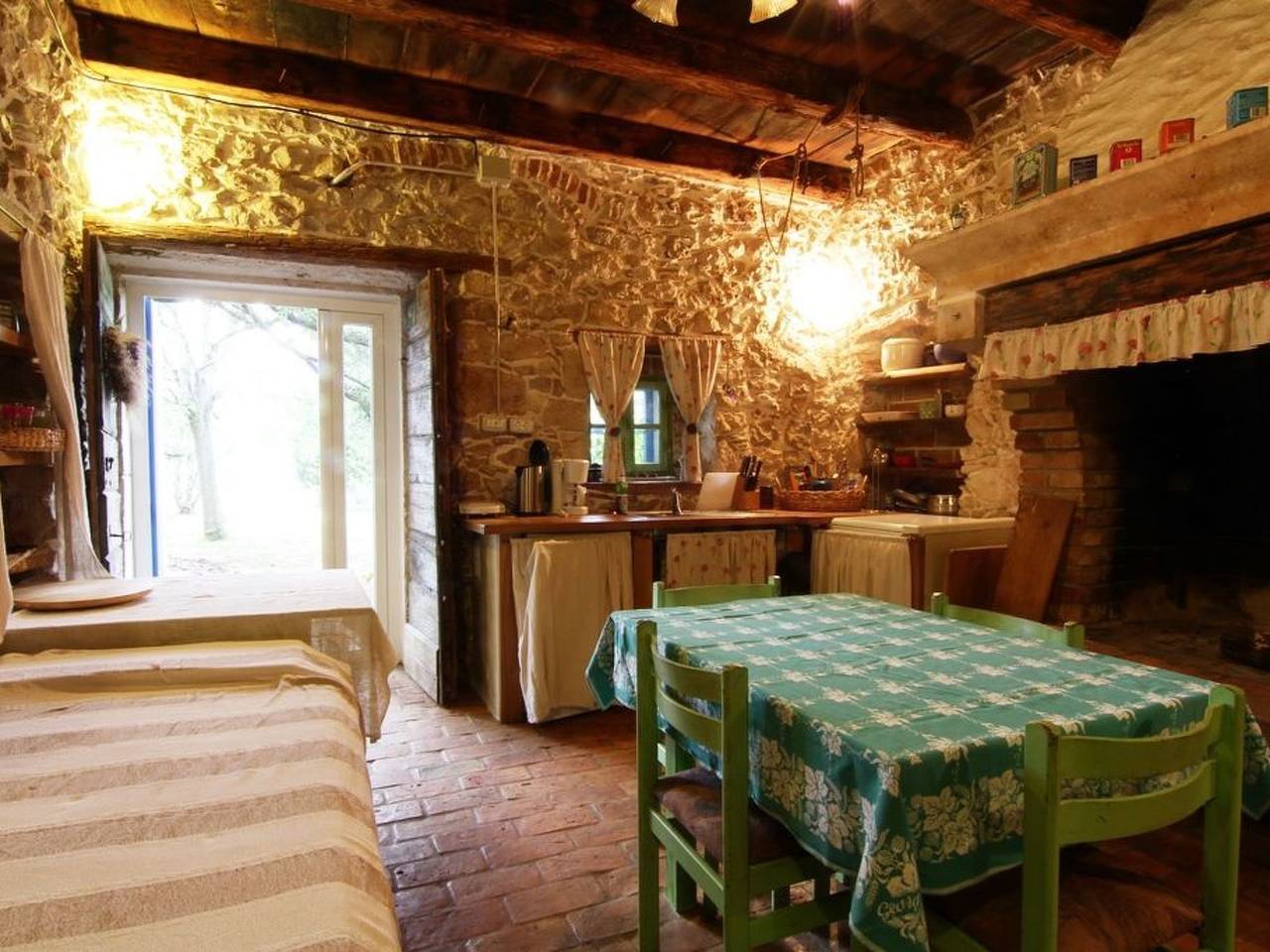 Modernes Ferienhaus in Drenje mit Privatem Garten in Raša, Ostküste Istrien