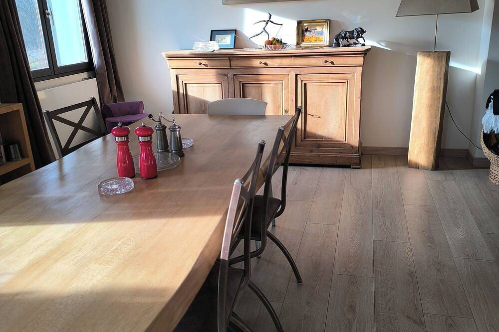 Entire apartment, Apartment Rdj 120m2, garden, swimming pool 3X6, terrace dining area. Parking in Sallanches, Pays du Mont-Blanc