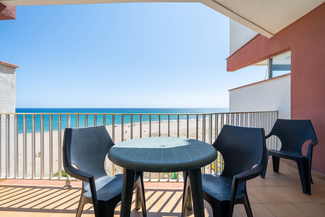 Ganze Wohnung, Ferienwohnung 'Edificio Victoria 5º-7ª' mit Meerblick, privater Terrasse und Wlan in Sant Salvador (Tarragona), el Vendrell