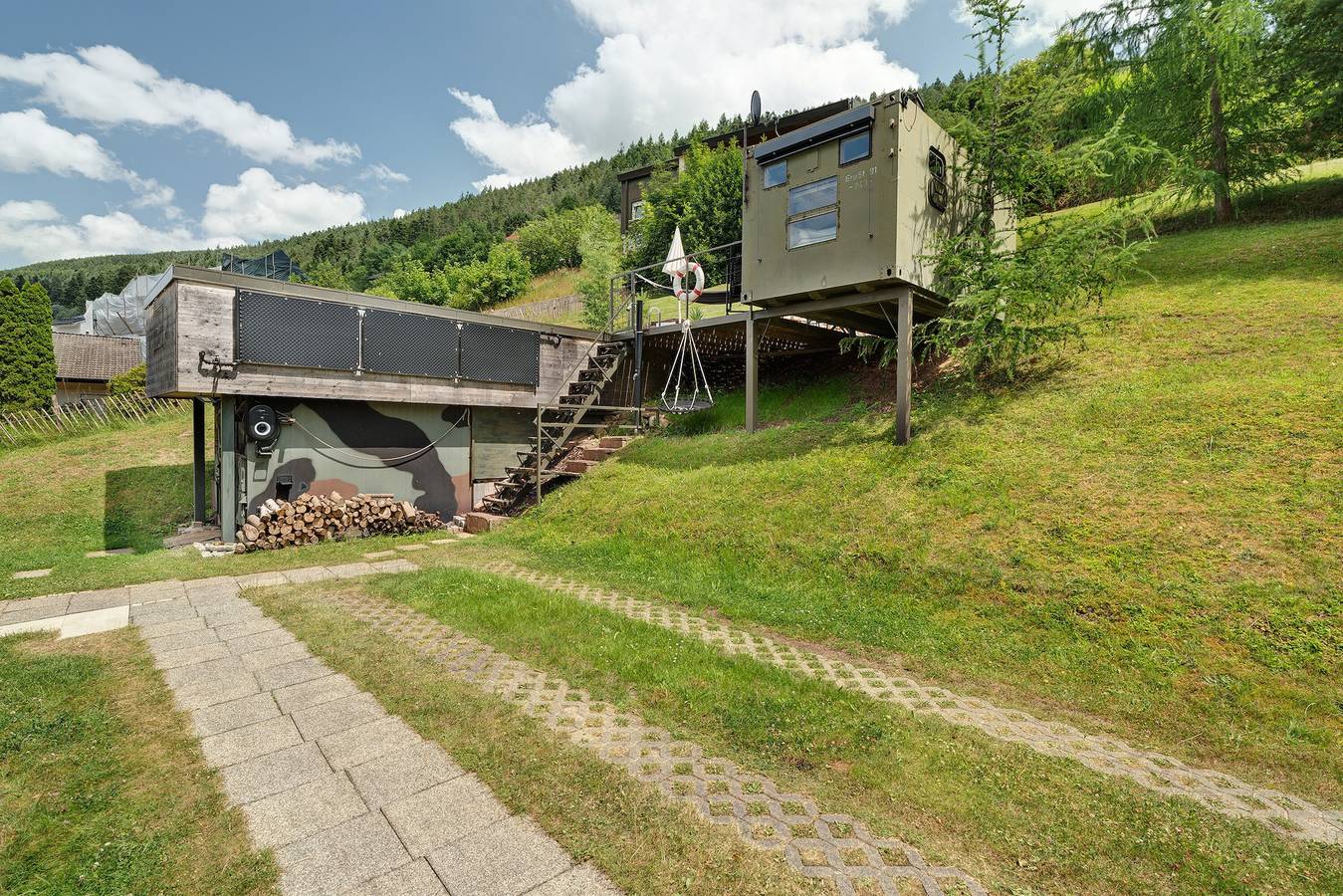 Wohnwagen 'Poolhouse' mit Bergblick, privatem Pool und Wi-Fi in Bad Wildbad, Nordschwarzwald