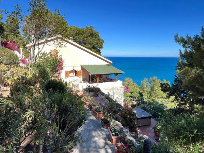 Villa per 8 persone, con idromassaggio e giardino nonché piscina per bambini e piscina, adatto a famiglie con bambini in Gargano