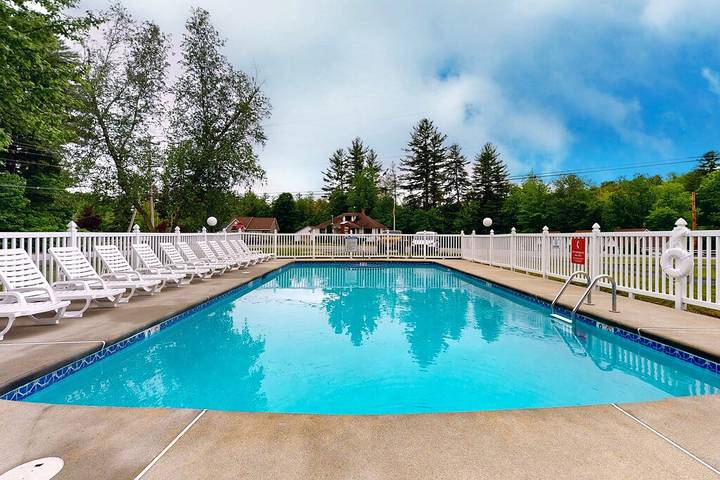 Vacation rental for 4 people, with pool and sauna as well as hot tub and terrace in Lincoln (NH)