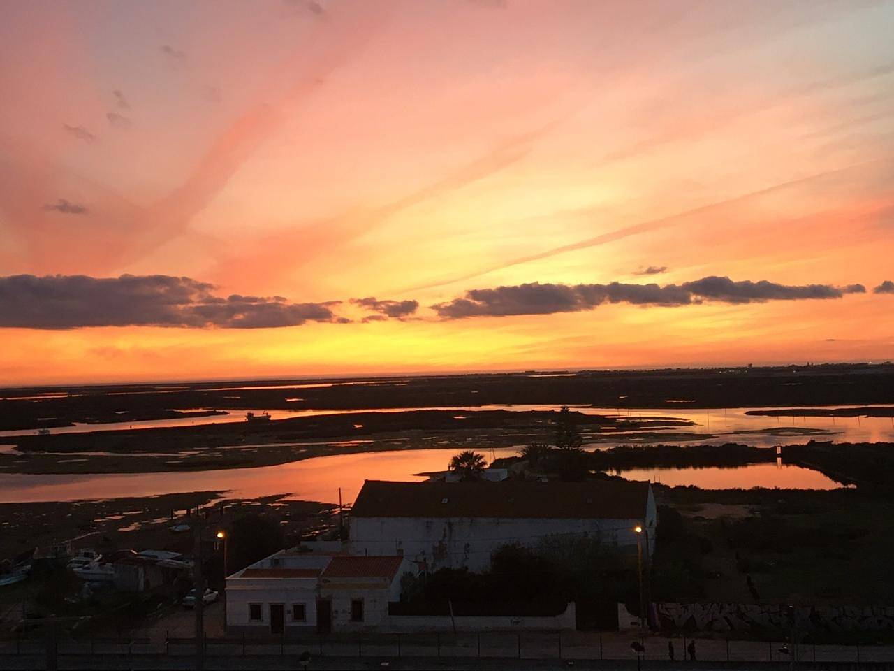 Geheel appartement, The Nest Apartment - Sea View - Faro in São Pedro, Faro