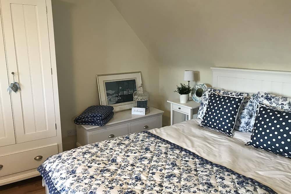 Craigen Cottage,Detached Victorian House, enclosed gardens in Ballater Village in Ballater, Cairngorms National Park