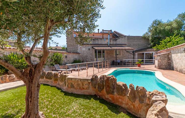 Gemütliche Wohnung mit Pool, Terrasse & WiFi in der Nähe von Maria de la Salut in Maria de la Salut, Mallorca Inselmitte
