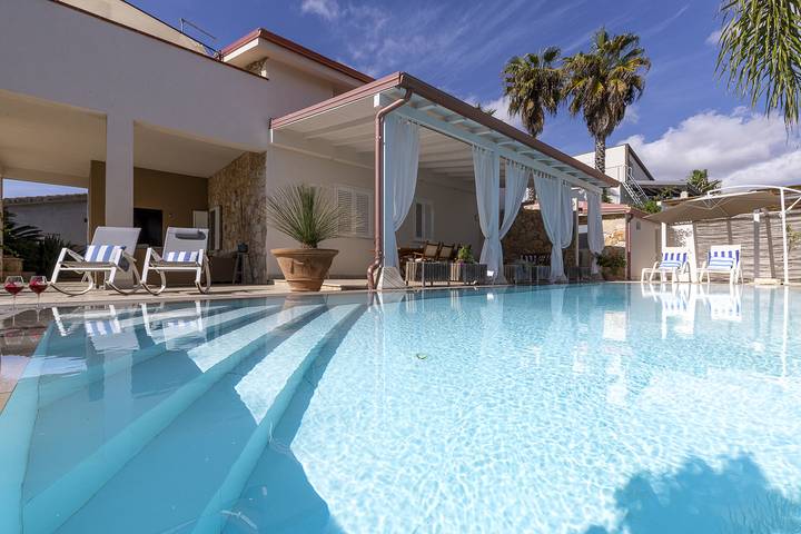 Villa per 10 persone, con giardino in Santa Maria del Focallo