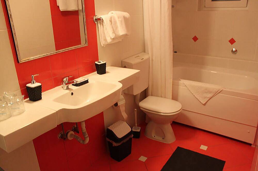 Ganze Wohnung, Cozy 2-bedroom apartment ,ground floor, with terrace, Sveti Stefan with Ac in Sveti Stefan, Opština Budva