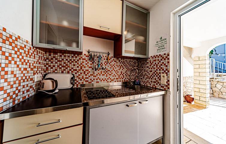 Ganze Ferienwohnung, Gemütliche Ferienwohnung mit Terrasse, WLAN und Parkplatz in der Nähe des Strandes Tri Žala in Viganj, Dubrovnik-Neretva