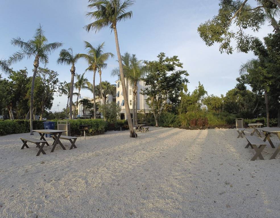 Ganze Wohnung, Menschenmassen weg! Genießen Sie die Schlüssel wie ein Einheimischer. Neue Oceanfront Condo mit Meerblick in Tavernier, Monroe County