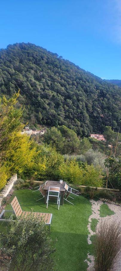 Location de vacances pour 2 personnes, avec jardin ainsi que terrasse et vue, animaux acceptés à Cantaron - 3