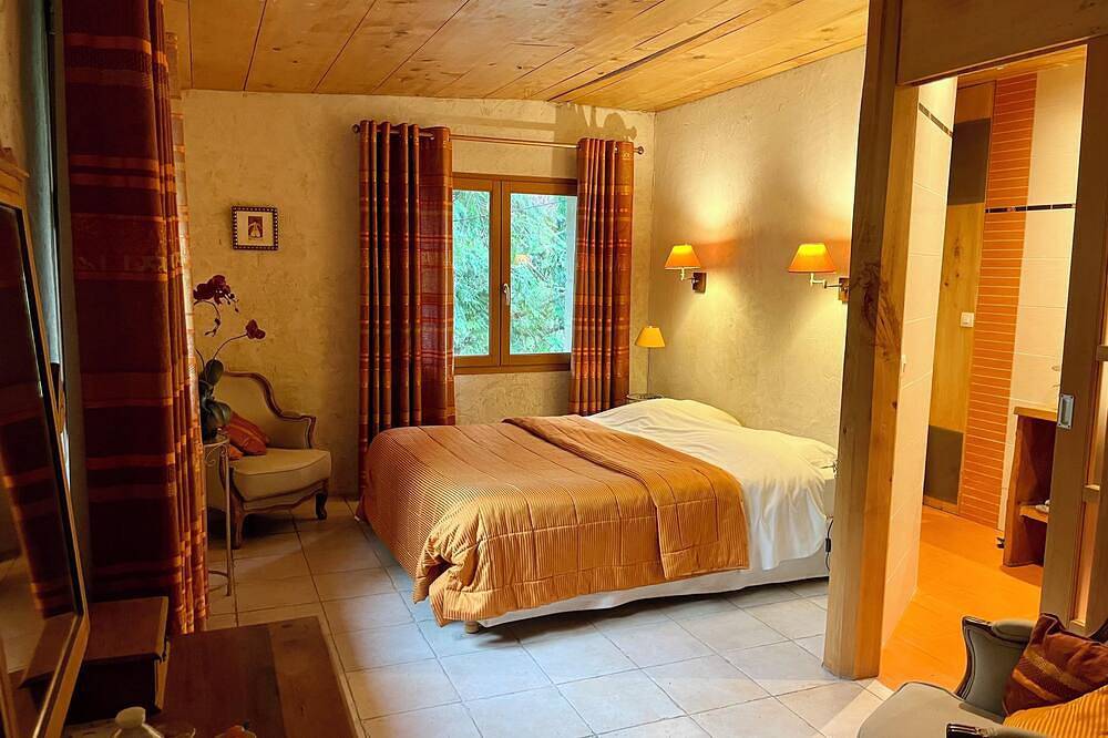 Maison Xv siècle confortable, avec étang privé pêche, piscine dans parc arboré in Sainte-Maure-de-Touraine, Région de Chinon