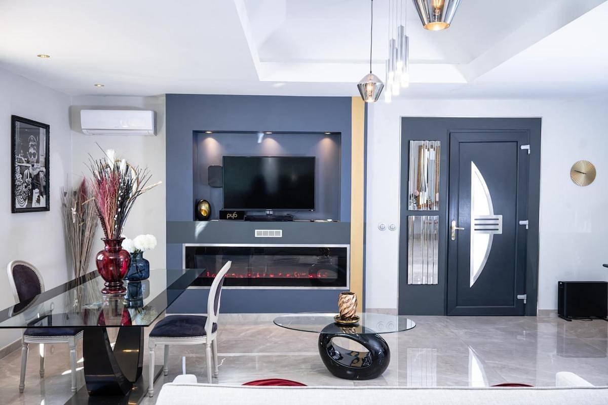 Appartement entier, One-Bedroom Apartment in La Boisse, Ain