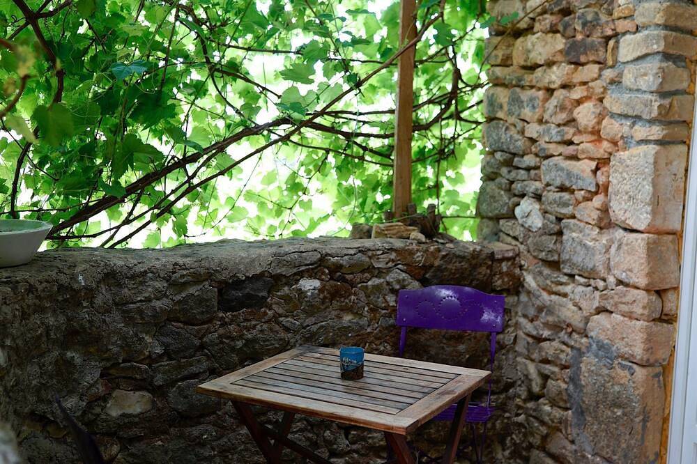 La Bergerie en Périgord Noir, Gîte 1 chambre en pierre avec terrasse et piscine in Siorac-en-Périgord, Périgord Noir