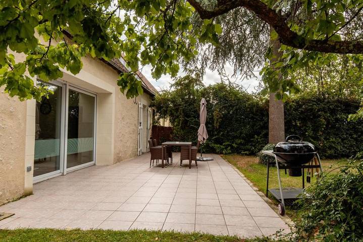 Location de vacances pour 6 personnes, avec piscine ainsi que jardin et vue à Montreuil-le-Henri - 4