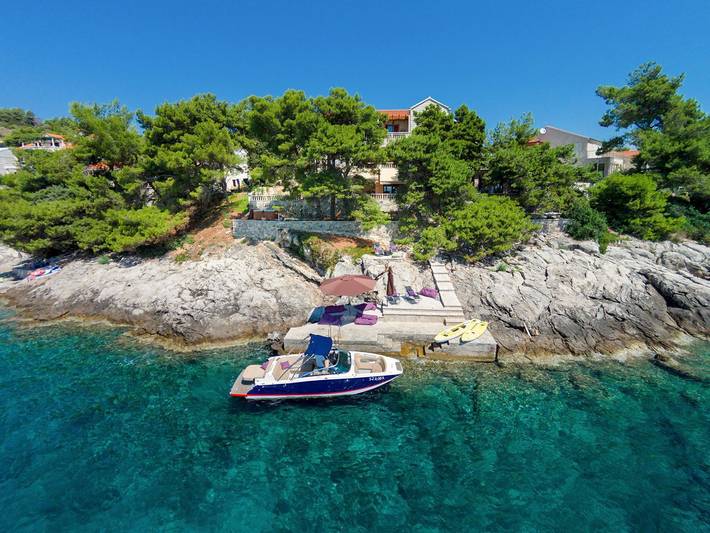 Villa pour 14 personnes, avec jardin ainsi que terrasse et jacuzzi à Sumartin