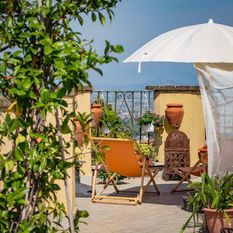 Double Room with Private Internal Bathroom in Frascati, Castelli Romani