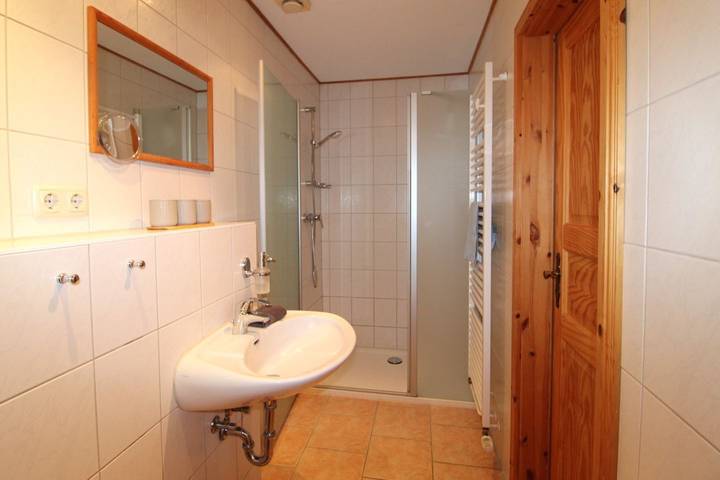 Ganze Wohnung, Ganz zentral im Dorf und dennoch sehr ruhig am Ende einer Sackgasse gelegen. in Wustrow, Fischland