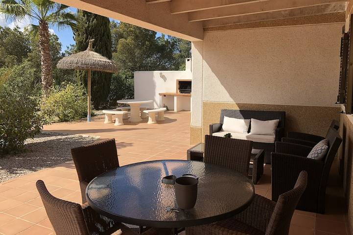 Ferienhaus für 4 Personen, mit Balkon und Terrasse sowie Garten und Pool in Calas de Mallorca