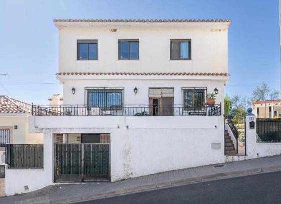 Apartamento para 9 personas, con Balcón y Terraza además de Jardín y Piscina en Yátova