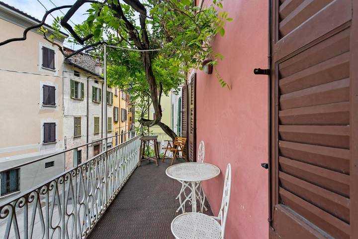 Casa Glicine On The Lake in Osteno, Claino con Osteno