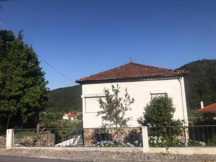 Casa de férias para 4 pessoas, com vista e varanda, adaptado a crianças em Figueiró dos Vinhos