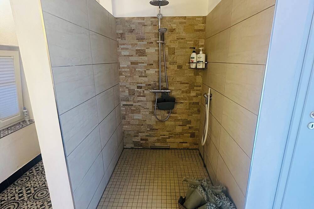 Ganze Wohnung, 60 qm große Ferienwohnung im Eg mit Garten und Innenhof für 2 Personen in Michelau in Oberfranken, Oberes Maintal - Coburger Land