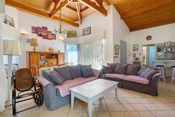 Maison Jasmin: casa vacacional con piscina privada, terrazas y Wi-Fi in Corme-Écluse, Saintes region