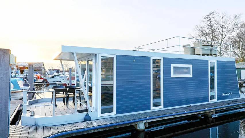 Boat for 5 people, with terrace - 1