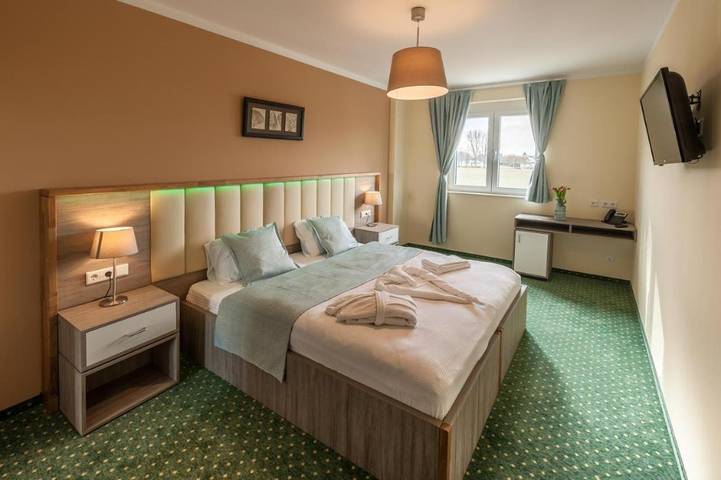 Hotel für 26 Personen, mit Terrasse in Hattersheim am Main