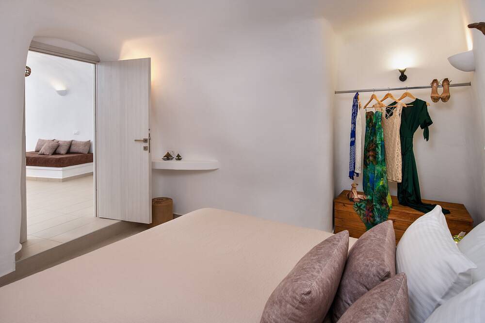 Appartamento intero, Two bedroom suite with Outdoor hot tub (Ambelos) @ Aegean Mist Suites in Megalochori, Santorini