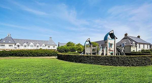 Location de vacances pour 6 personnes, avec vue et terrasse ainsi que jardin et piscine, animaux acceptés à Port-en-Bessin-Huppain - 3