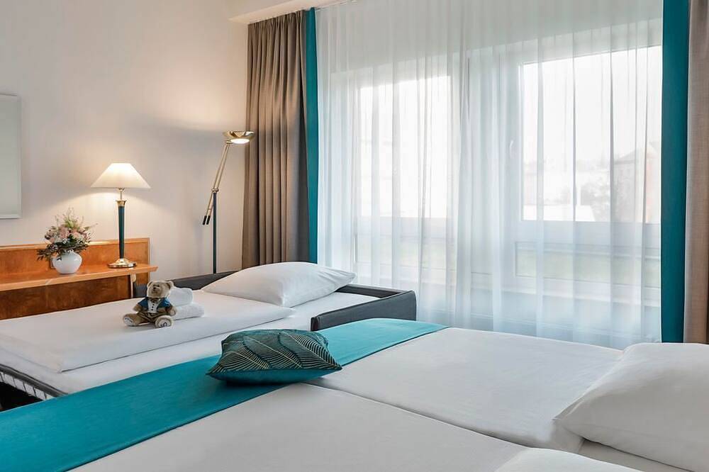 Doppelzimmer Standard, Badewanne - Dorint Hotel Dresden in Altstadt (Dresden), Dresden
