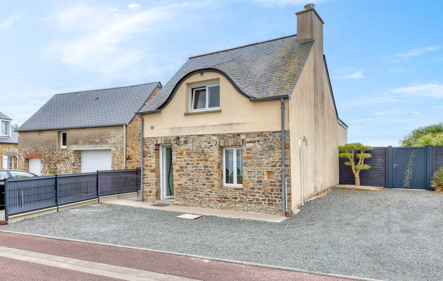 Appartement confortable au bord de la mer avec WiFi et parking in Créances, Région de Coutances