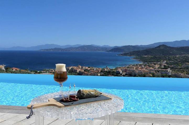 Maison de vacances pour 10 personnes, avec terrasse ainsi que piscine et jacuzzi