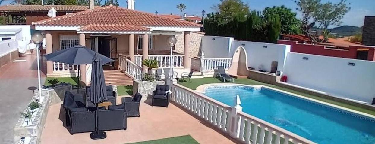 Casa rural para 10 personas, con vistas además de jardín y piscina en Ribera Alta (Valencia)
