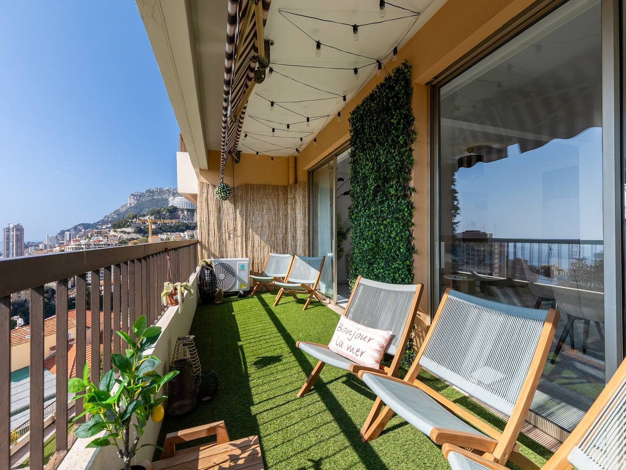Appartement entier, Mc Riviera : appartement moderne avec superbe vue mer et terrasse près de Monaco in Beausoleil, Côte méditerranéenne (France)