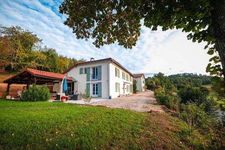 Location de vacances pour 11 personnes, avec jardin et vue sur le lac ainsi que piscine et terrasse, animaux acceptés à Lisle-sur-Tarn - 4