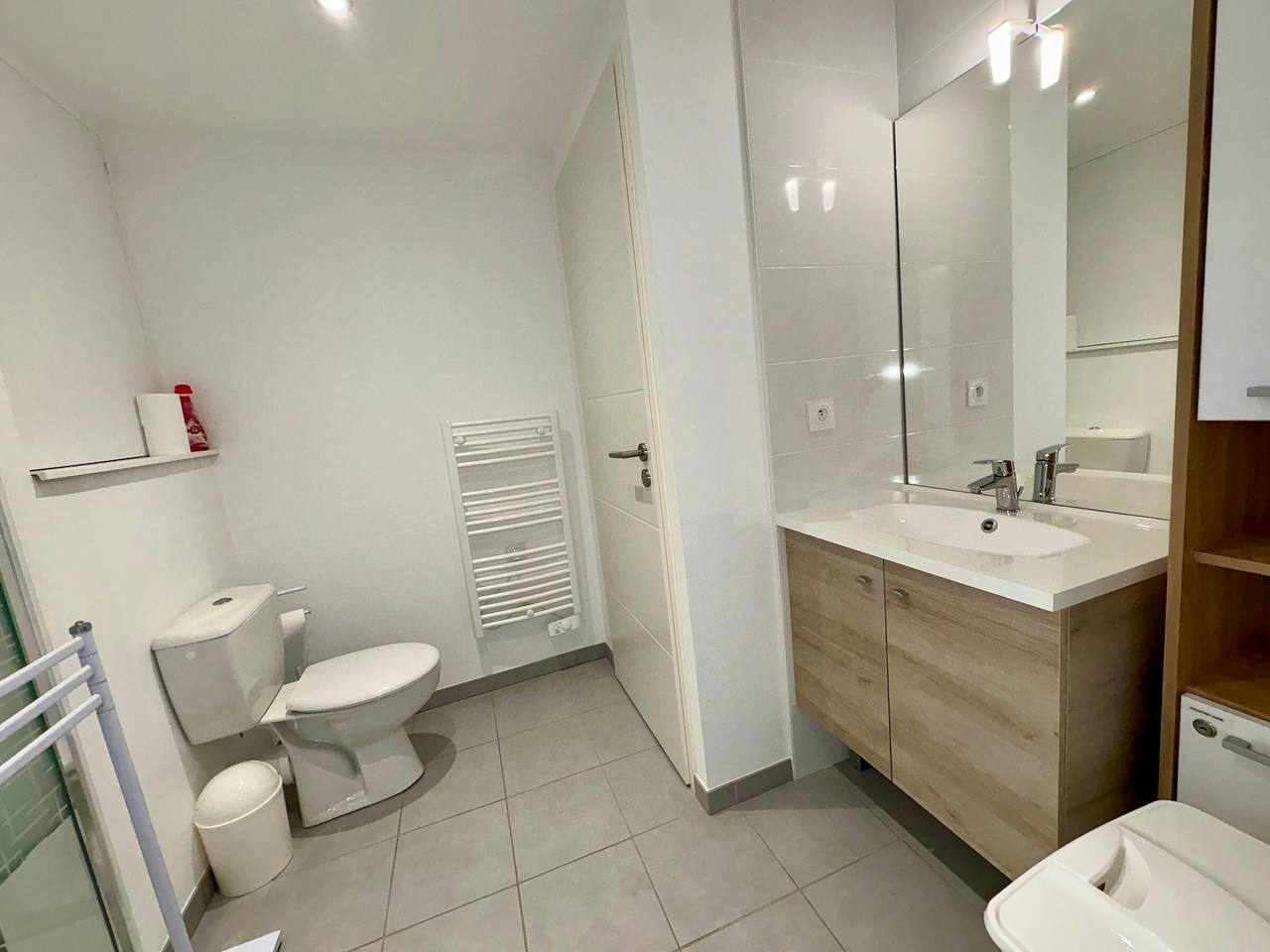Apartamento entero, Moderno Apartamento de 2 Habitaciones con Terraza y Vista a 50m de la Playa in Saint-Hilaire-de-Riez, Vandea