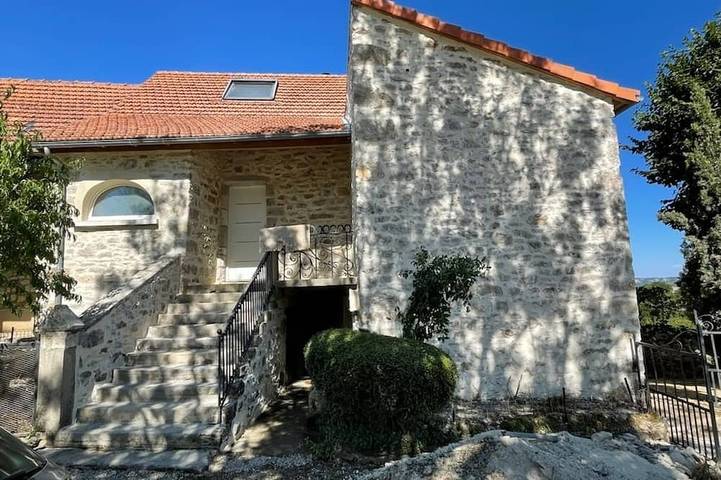 Location de vacances pour 8 personnes, avec Terrasse et Jardin à Savignac