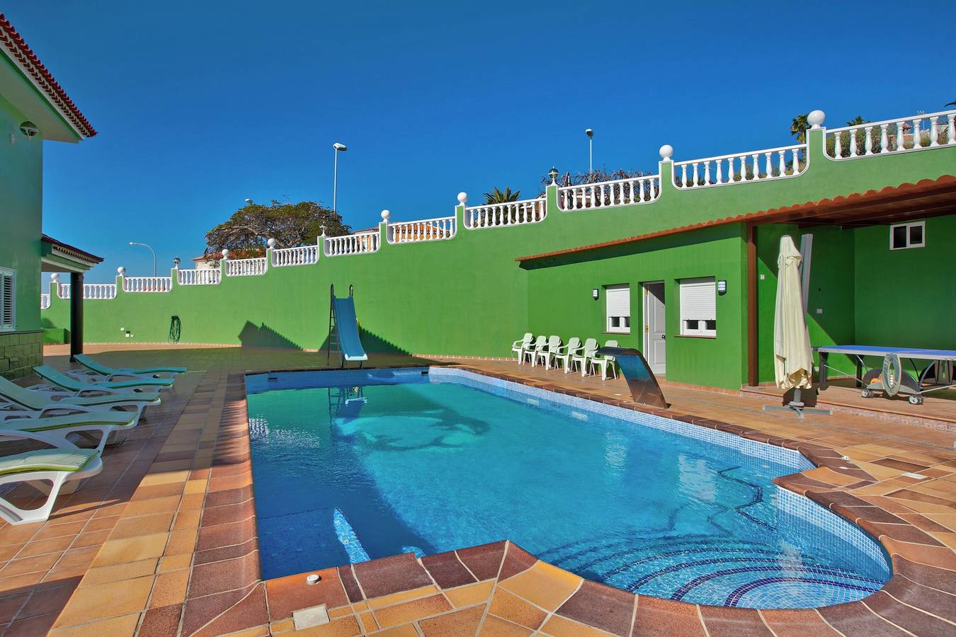 Casa de vacaciones Villa Celia con vistas al mar, terrazas, piscina y Wi-Fi, admite mascotas in Candelaria, Tenerife Sur