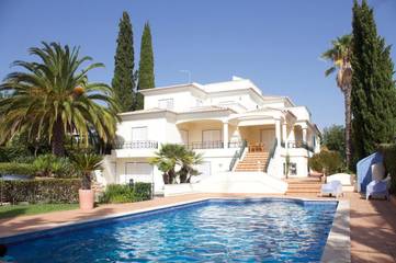 Villa pour 8 personnes, avec jardin ainsi que vue et piscine à Portimão