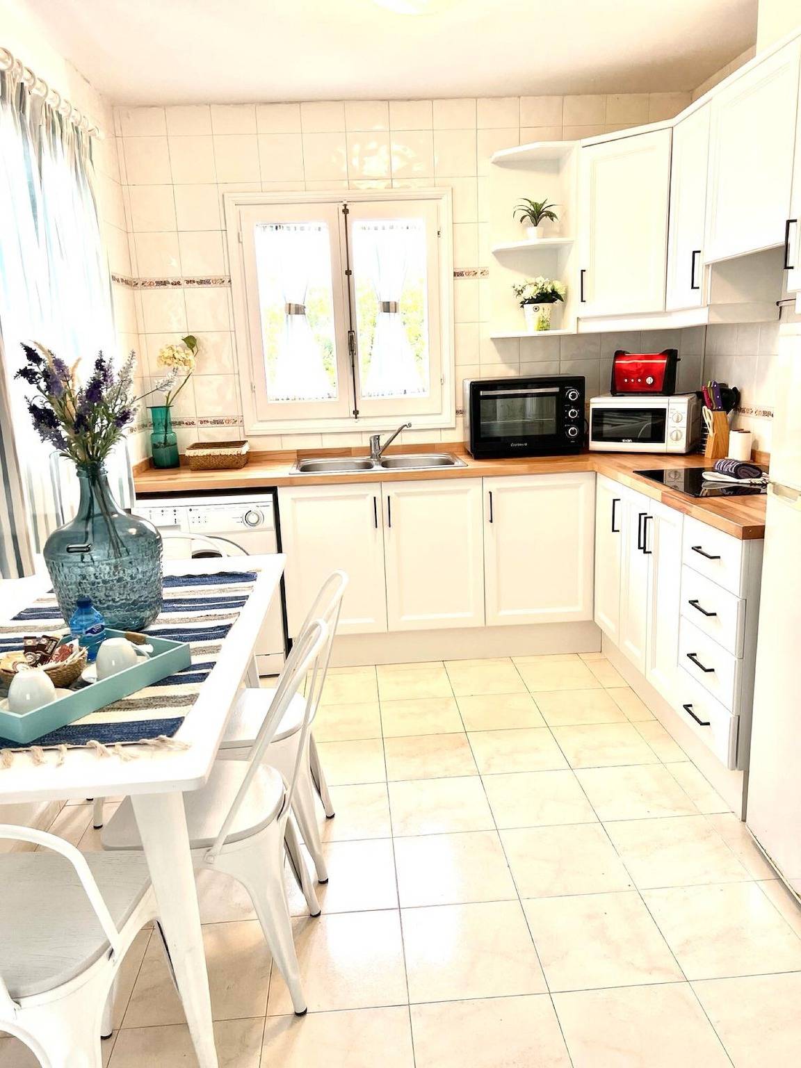 Mooi Vakantie Appartement "Apartamento Delfín 2" met Zwembad, Terras & Wifi, foto 6