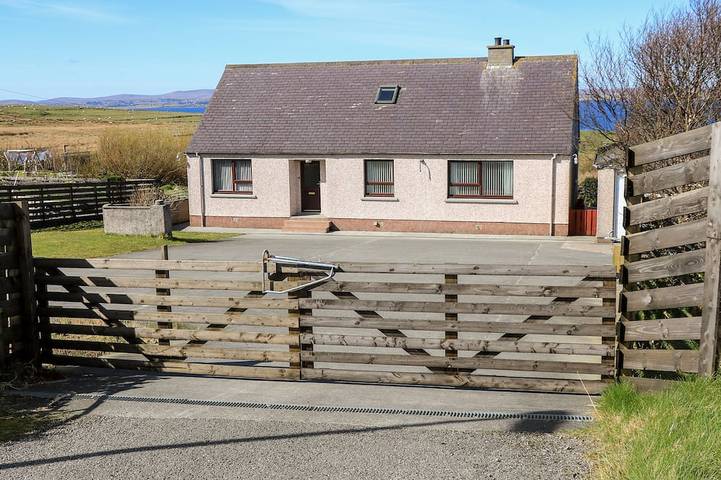 Glamping for 11 people, with garden, with pets in Lewis and Harris