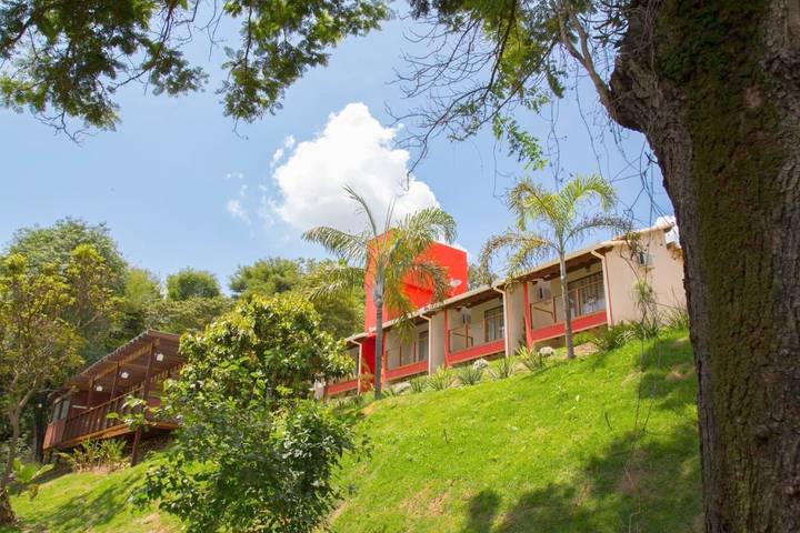 Pousadas para 4 pessoas, com jardim e vista em Brumadinho